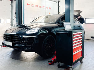 Ile kosztuje serwis olejowy w Porsche Macan we Wrocławiu i jaki olej jest właściwy dla Twojej wersji silnika?