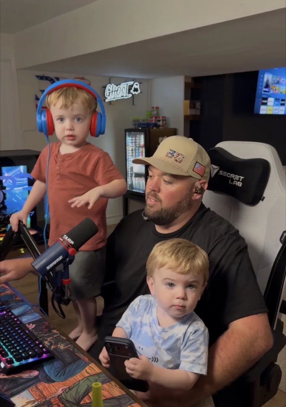 BobbyRayGray streaming with his sons AJ and Luke