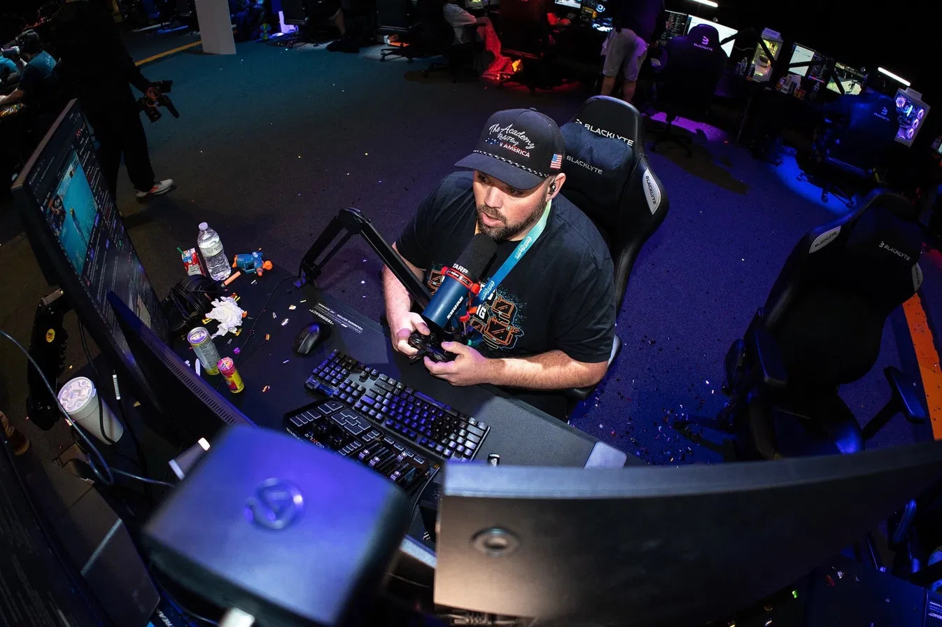 BobbyRayGray streaming live at a Gamers Outreach event