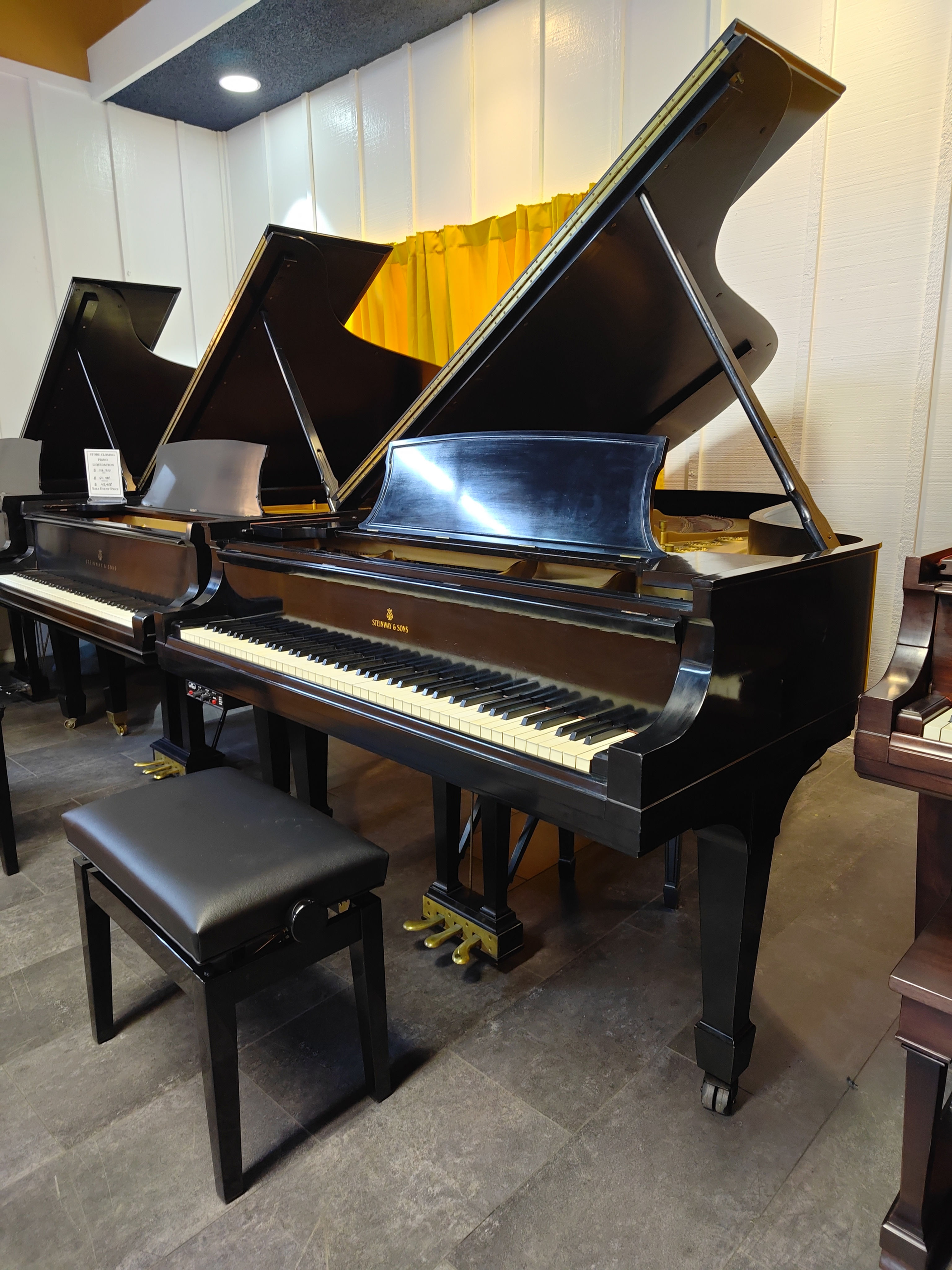 Steinway & Sons B