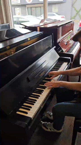 ヤマハ　アップライトピアノ　P1 Yamaha P1 | PianosNow