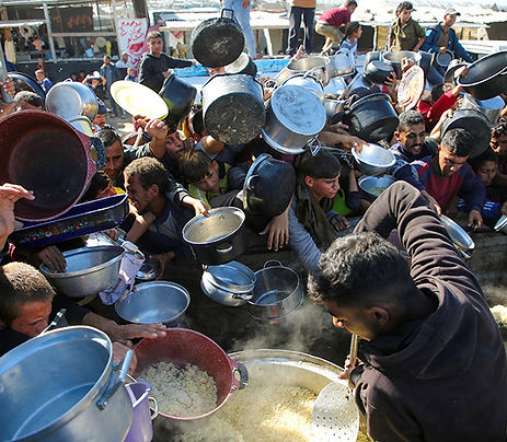 Gazans seeking food.jpg