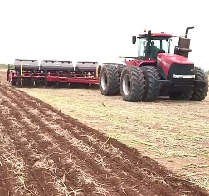 O conjunto Case Ih, Steiger 370 + Plantadeira Easy Riser 3200 - 28/50