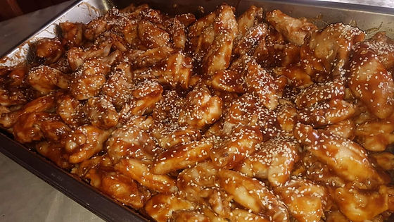 Ailes de Poulet sauce aigre douce et sesame .une douzaine