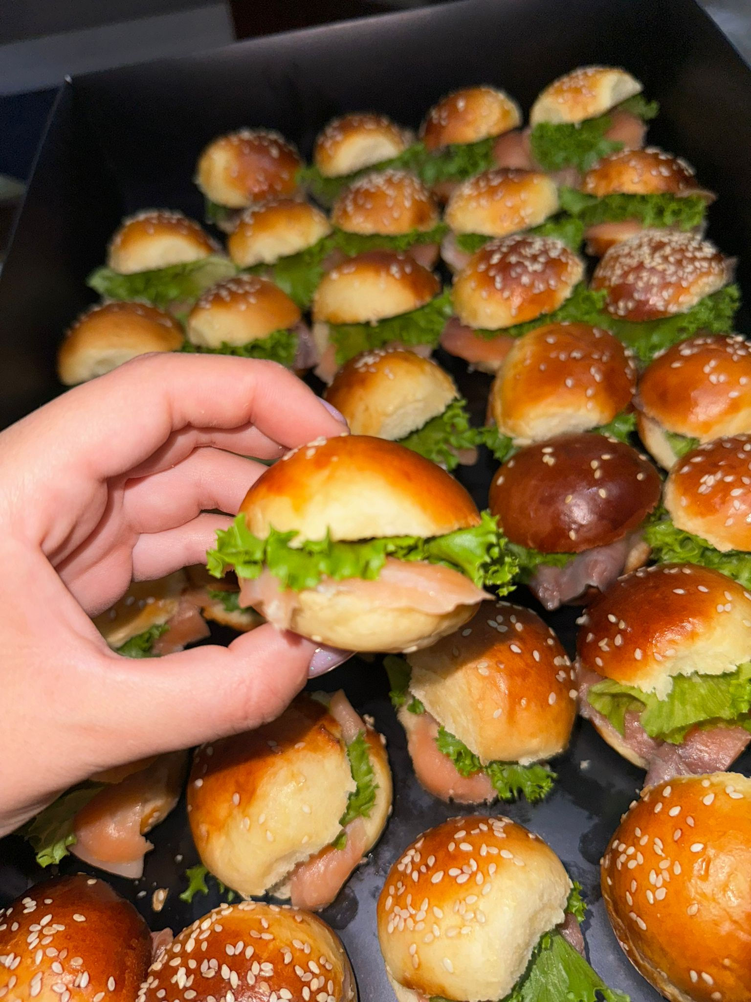 PLATEAU DE NAVETTE AU SAUMON FUMÉ  (30PIECES)