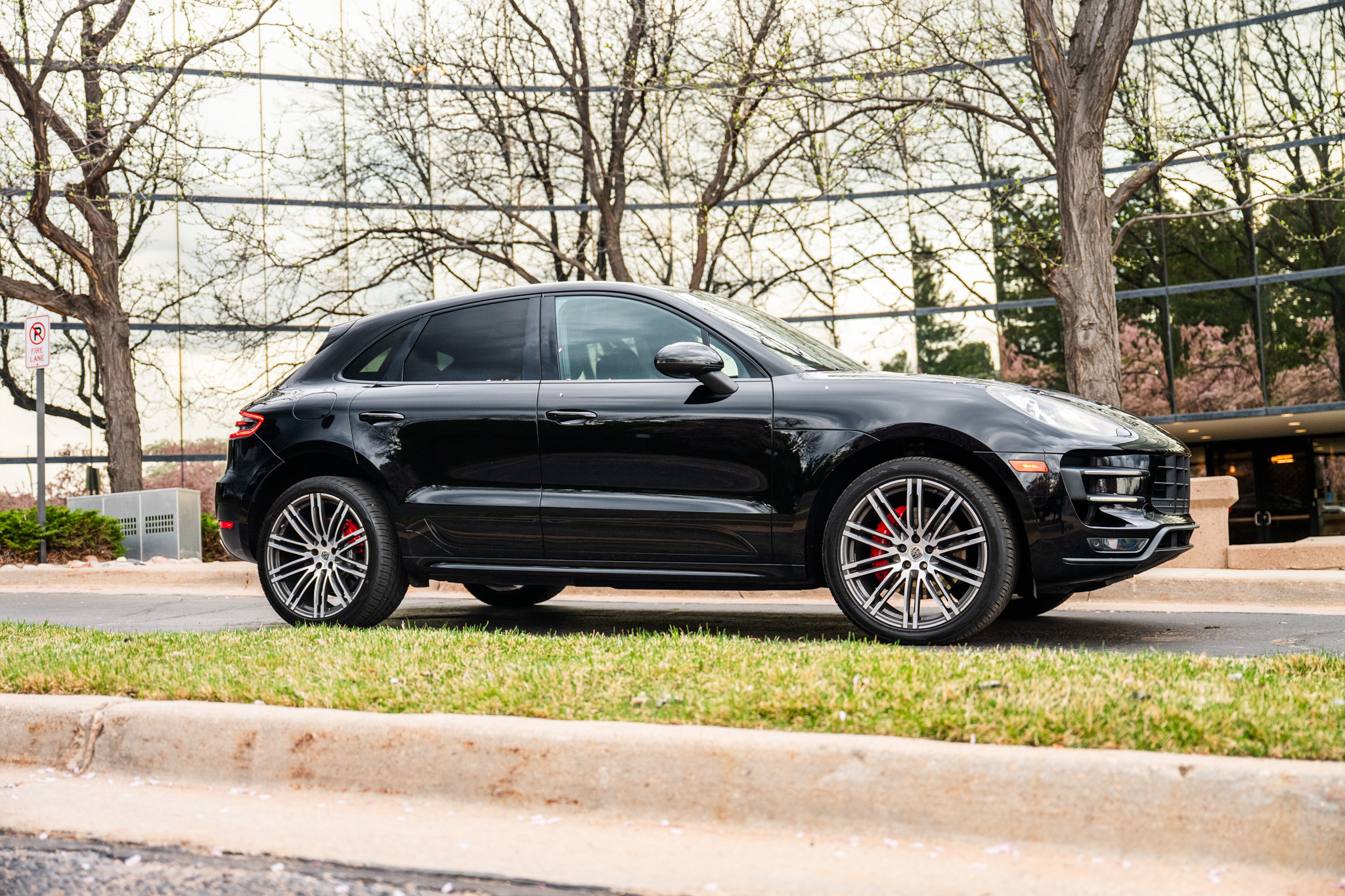 2017 Porsche Macan Turbo's photo