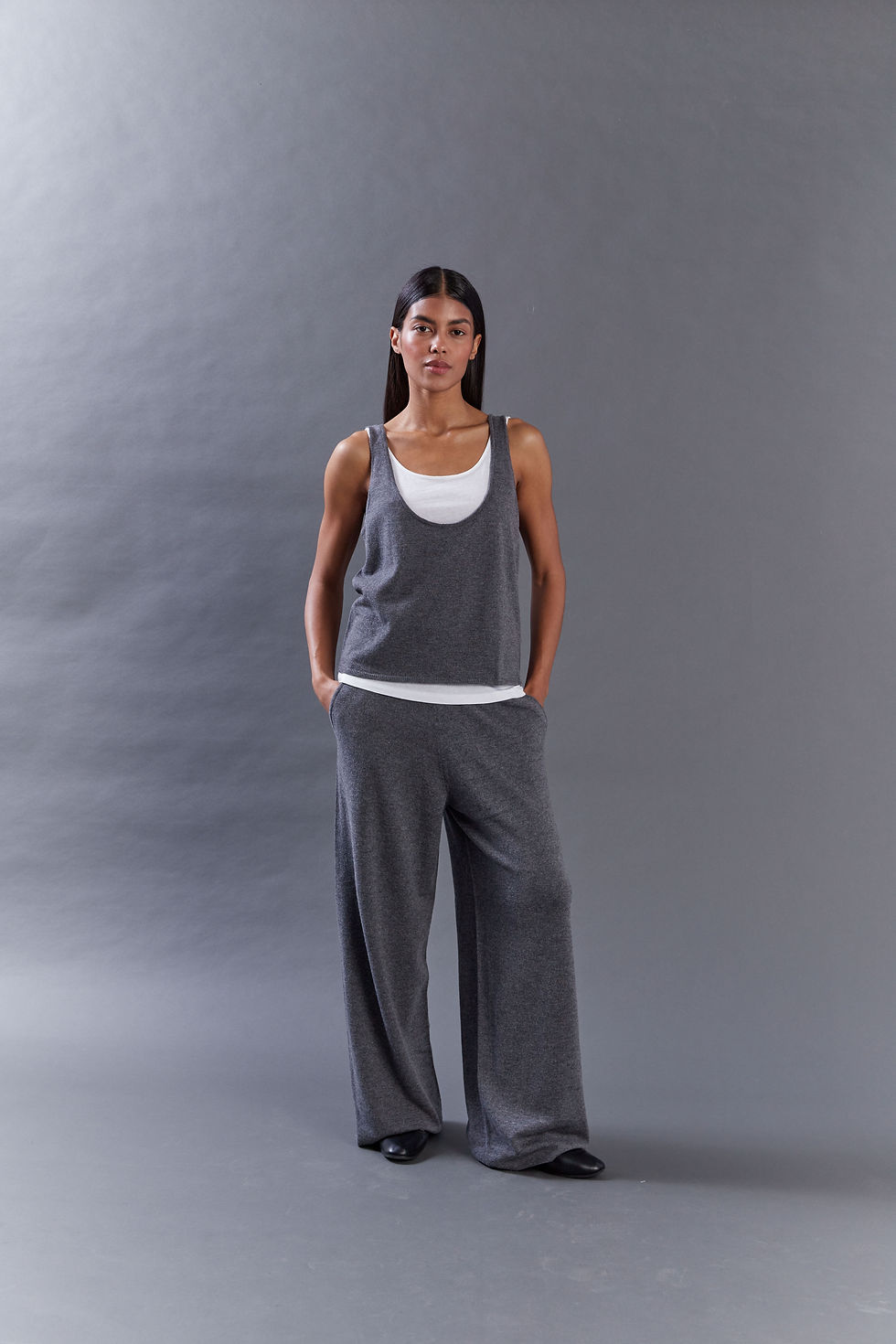 Thumbnail: Брюки з   італійського кашеміру та вовни вільного крою з карманами по боках