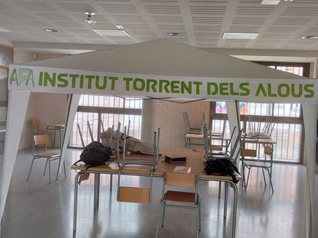 ESTEM D'ESTRENA / ESTAMOS DE ESTRENO