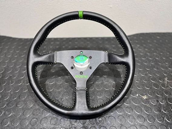 momo/ステアリング張替え/ステアリングリペア/本革/トップマーク