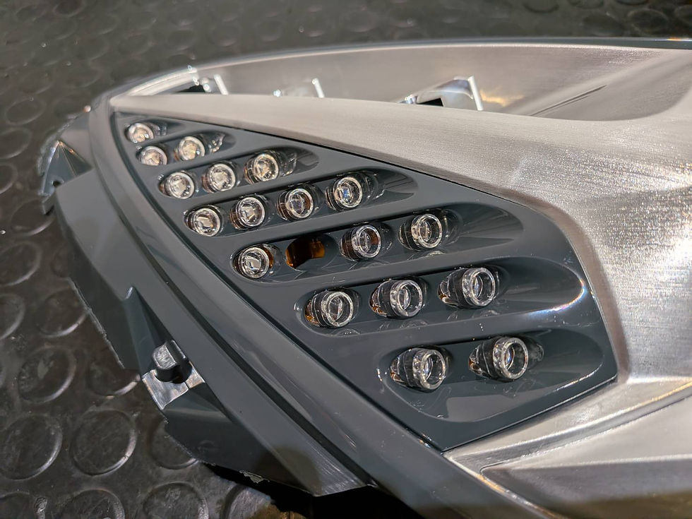 フェラーリ(FERRARI)カリフォルニア/ヘッドライトレンズ内側曇り除去/ヘッドライト殻割り/レンズ表面研磨&スチームコート/ヘッドライト単体持込施工/東京都から