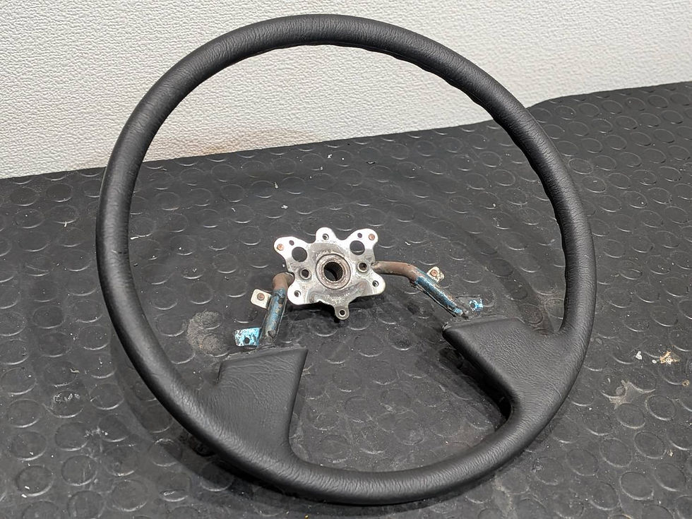 ダットサン(DATSUN)720 85年式/ 純正ステアリング/ステアリング張替え/ステアリングリペア/レストア/ベースボールステッチ/千葉県から