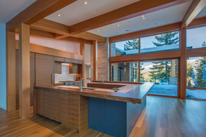 Squamish Mountain Home Overlooking Snowy Peaks
Custom-built home in Squamish offering breathtaking views of snow-capped mountains, providing a cozy, winter wonderland escape.
