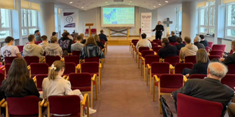 En novembre, le Père Daniel a participé à deux événements internationaux. 