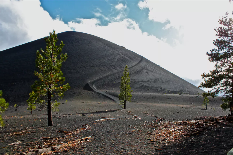 Cinder Cone volcano in Lassen Volcanic National Park, California (2018). Cinder Cone erupted in approximately 1650 CE (Common Era).
NPS photo.