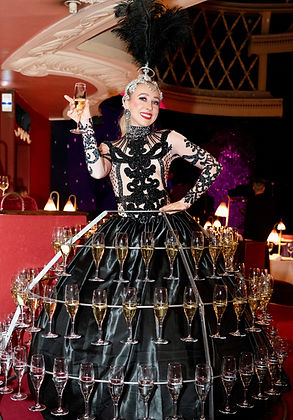robe-champagne-geante-paris-burlesque-show.jpg