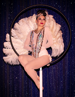 lollipop-lyra-acrobatie-paris-burlesque-show.jpg