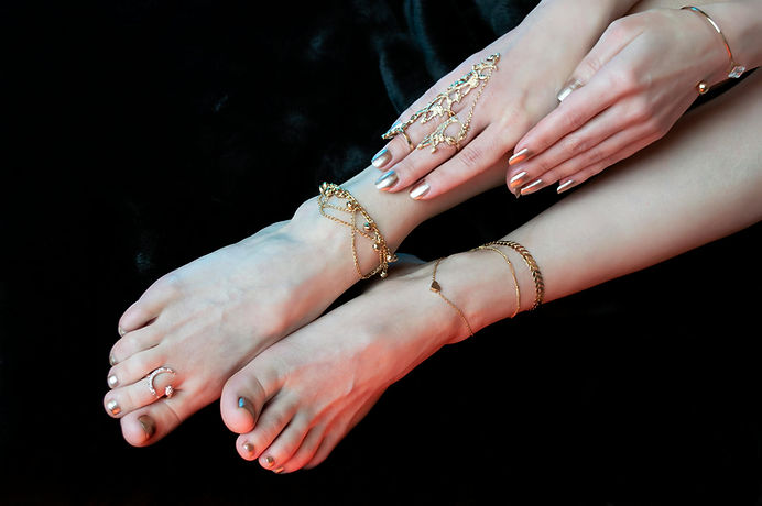 pieds et mains vernis.jpg