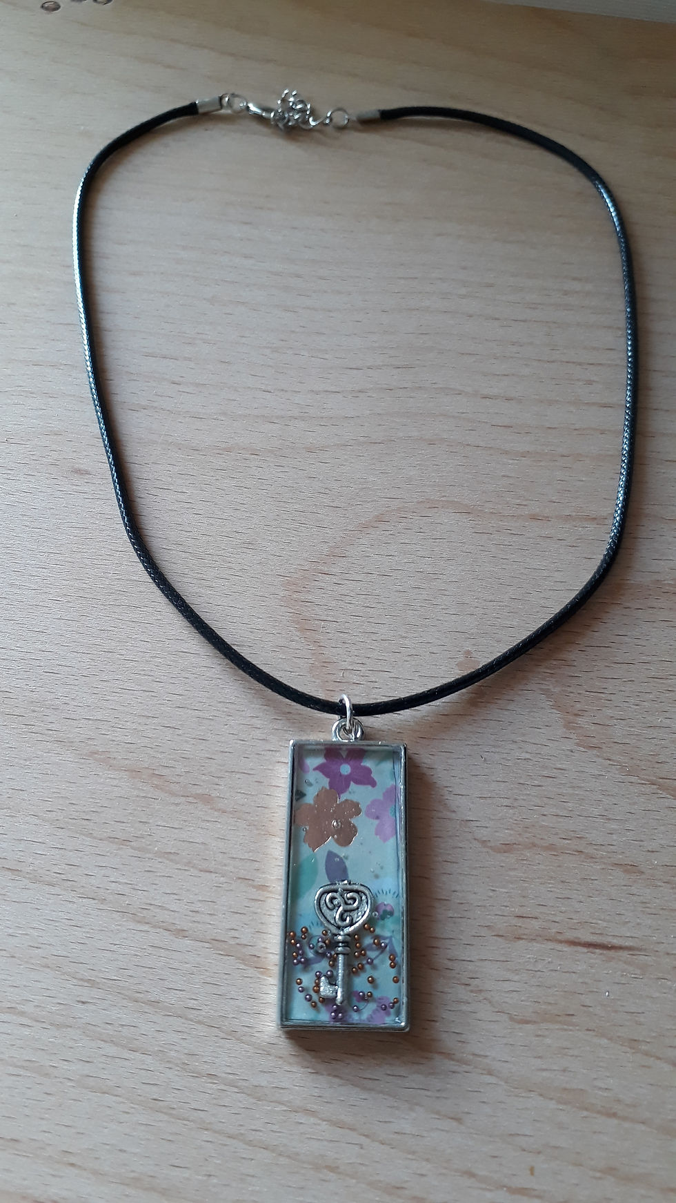 Miniature : Pendentif FORMES DE RESINE modèle 6