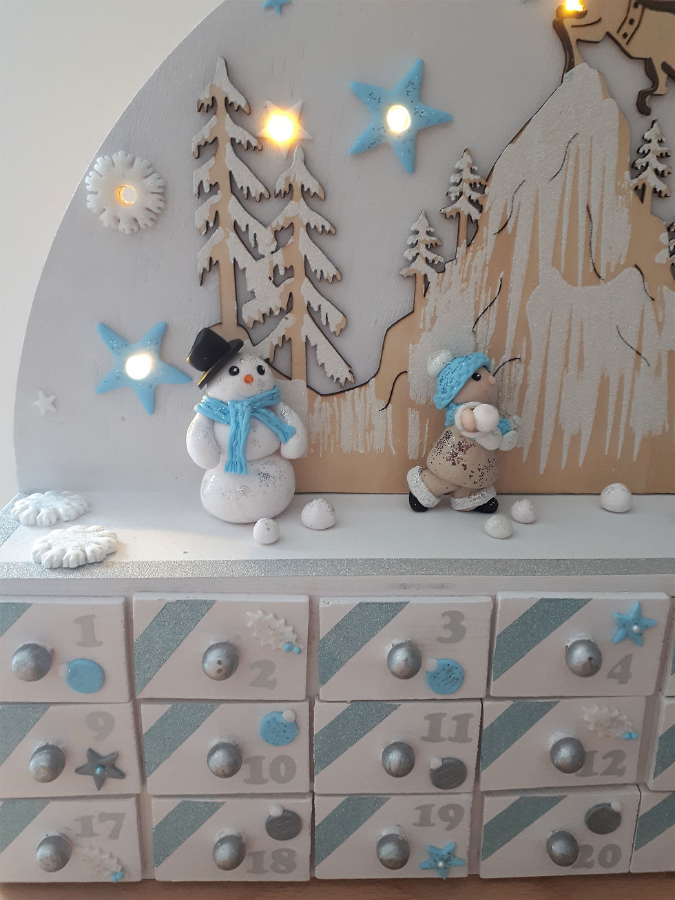Miniature : Calendrier de l'Avent NOEL A LA MONTAGNE enfant et bonhomme de neige
