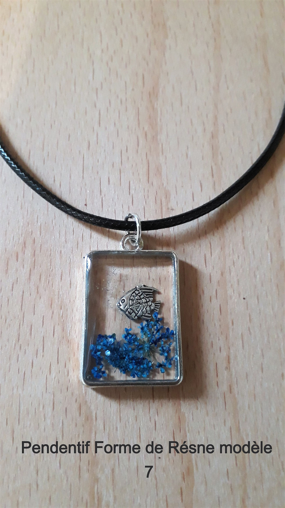 Miniature : Pendentif FORMES DE RESINE modèle 7