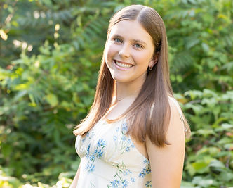 7M400657 (senior pic horizontal).jpeg