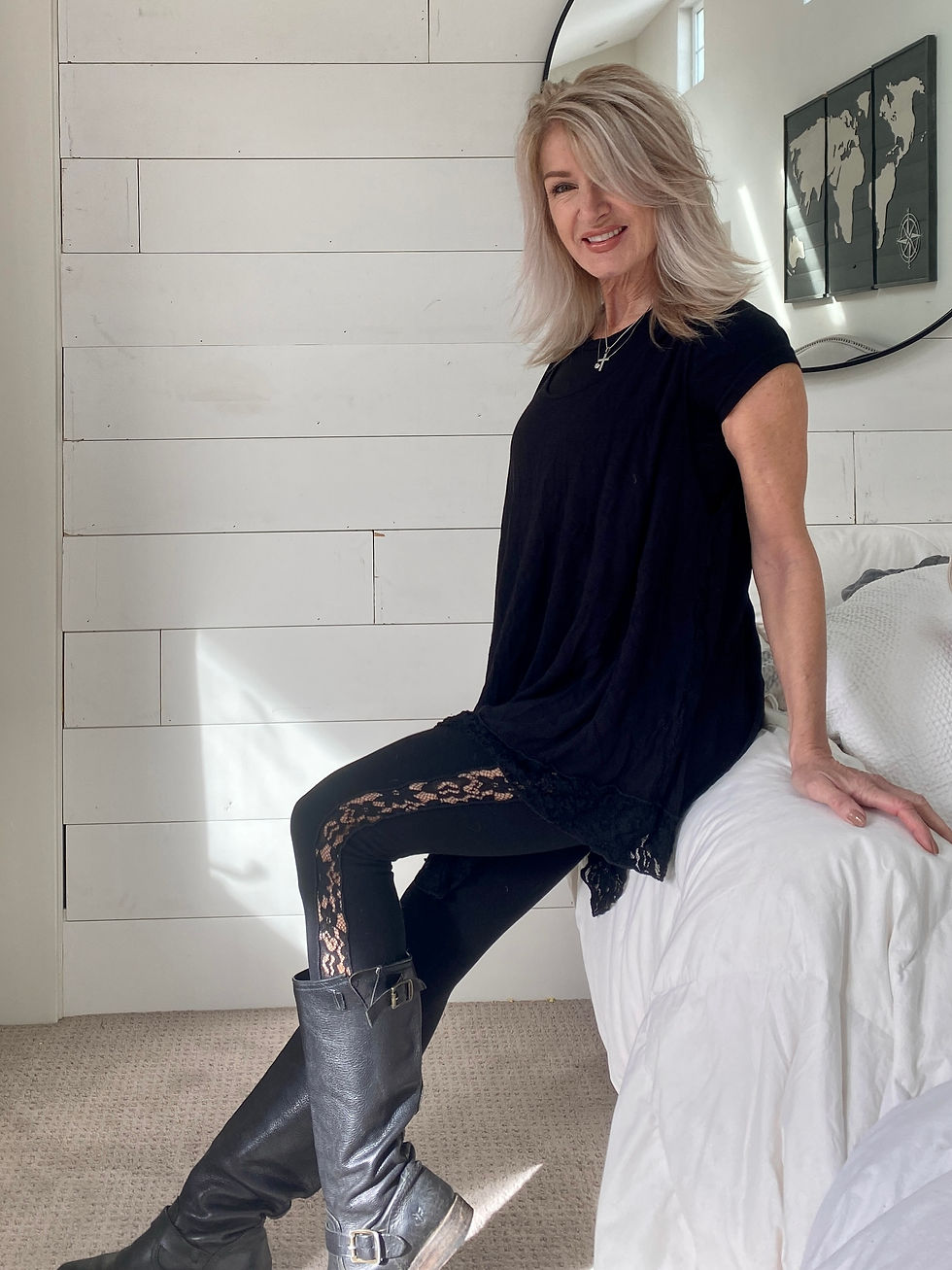 Thumbnail: Lauren Black/velvet detail