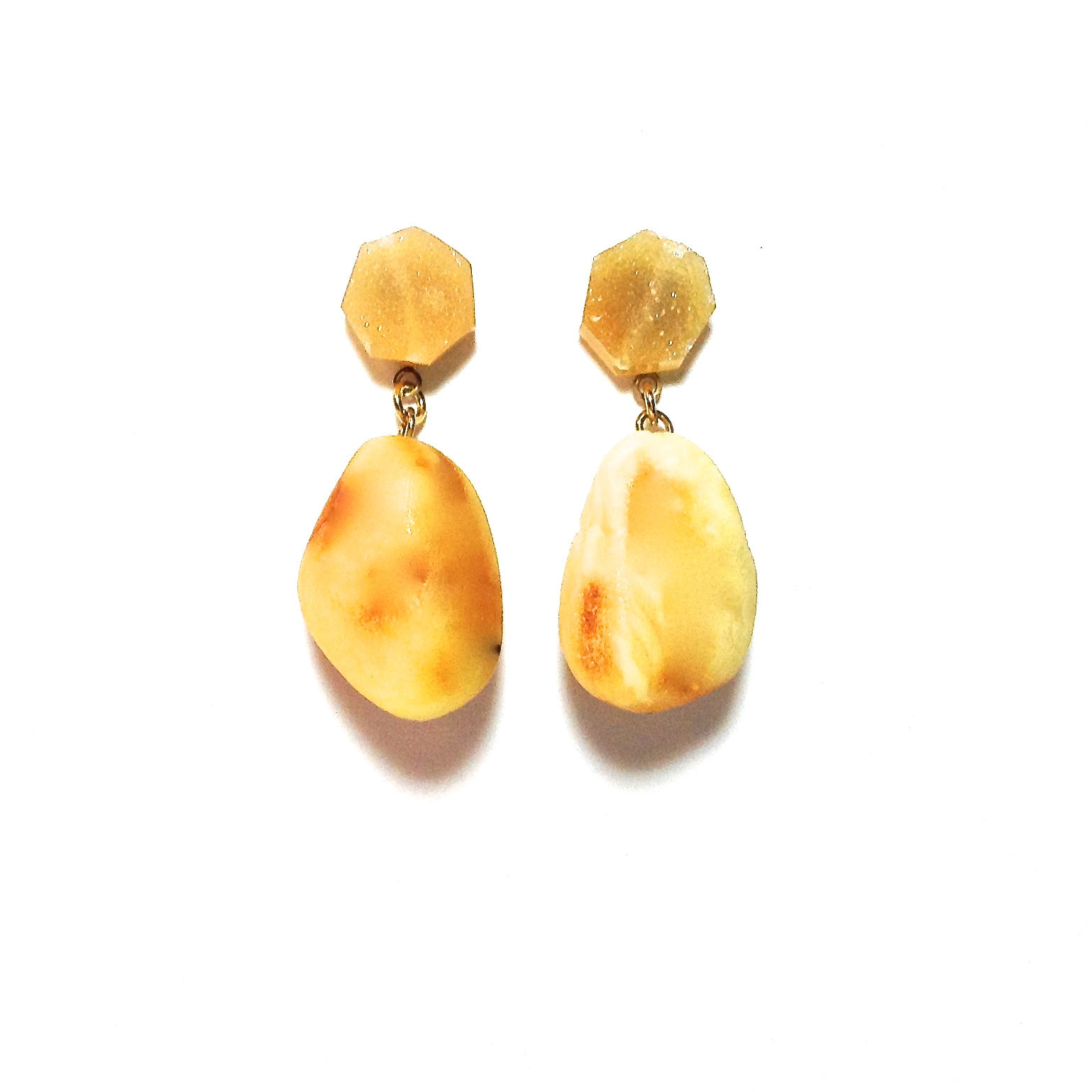 HONEY CLUSTER ON AMBER STUDS