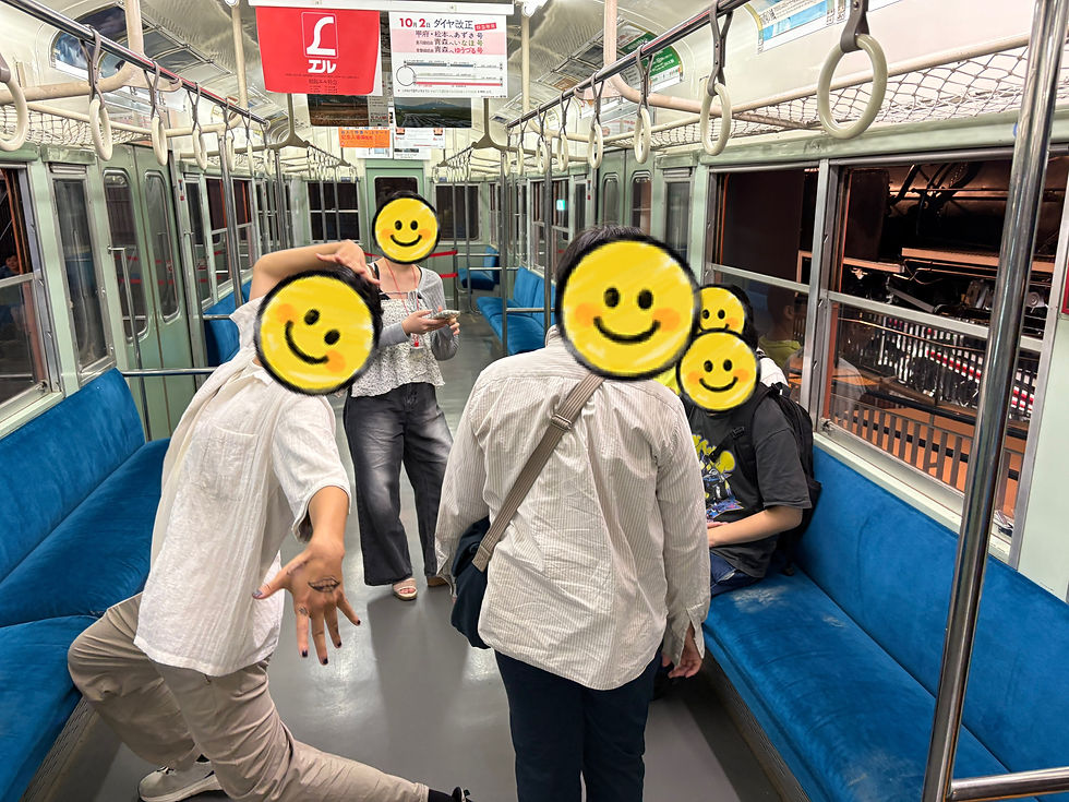 座席に埃がかすかに浮いている……