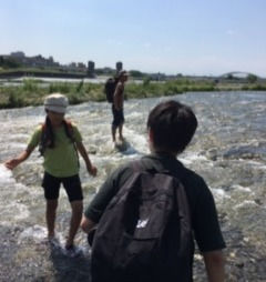 多摩川河川敷で石 化石を探そう