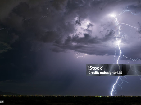 Perigo Invisível: Por que tomar banho e lavar a louça durante uma tempestade pode ser um risco