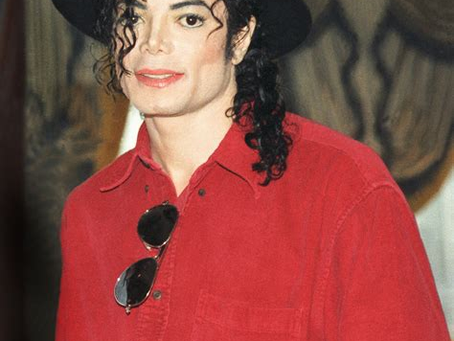 Um policial aposentado descobriu músicas inéditas de Michael Jackson em um depósito na Califórnia.