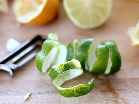 Transforme cascas de limão em um desinfetante caseiro eficaz: guia passo a passo