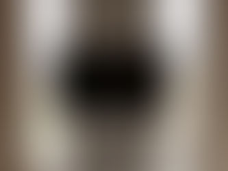 【建築美學】拒絕俗套奢華!低彩度奢石與水磨面工藝在現代靜謐空間的運用