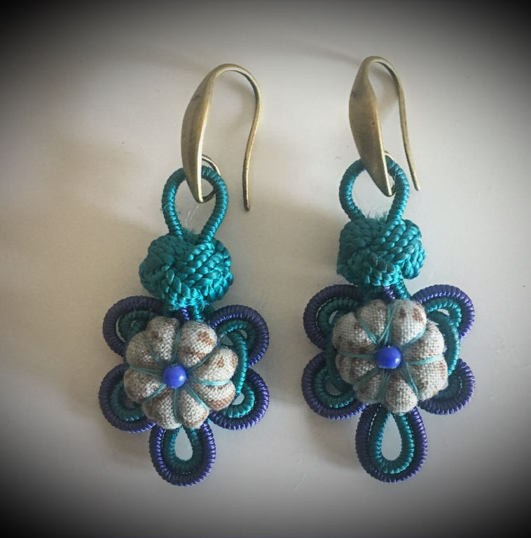 Passementerie marocaine et fleur tissu