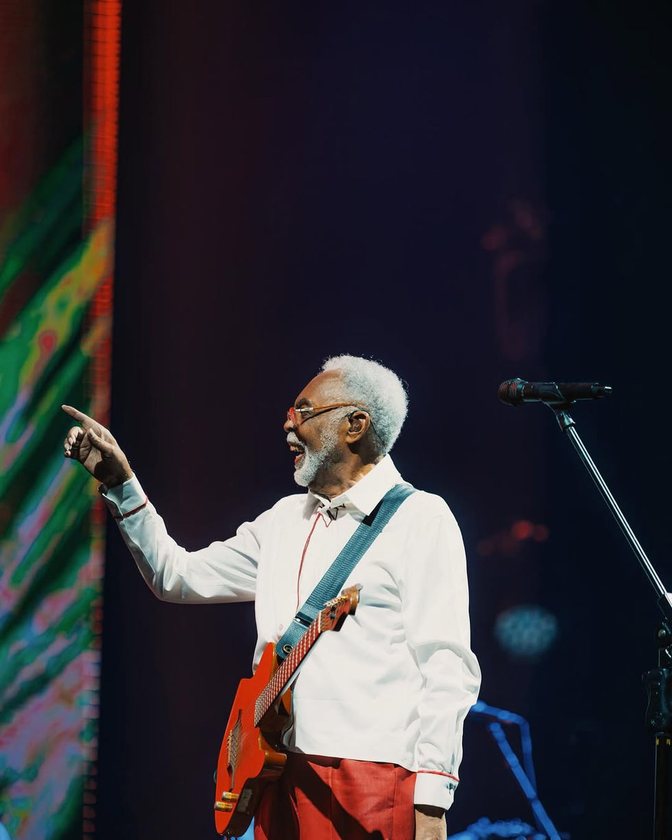 nada%20como%20ver%20uma%20lenda%20sendo%20lenda%20ao%20vivo.gil%20%C3%A9%20pura%20poesia%20em%20carne%2C%20som%20e%20luz.%F0%9F%A4%8D%20%23temporei