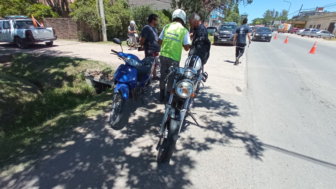 AHORA: choque entre auto y moto en ruta 9