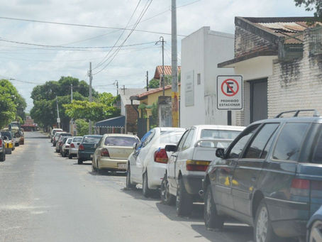 Comerciantes piden estacionamiento en las dos manos para comprar regalos del "Día del Padre"
