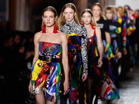 Versace dejará de utilizar pieles de animales en sus colecciones