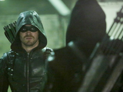 Arrow: el regreso de un personaje podría salvar a Oliver de la cárcel