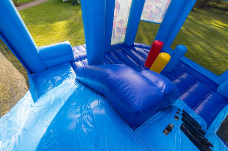 Frozen Ledus sirds piepūšamā atrakcija