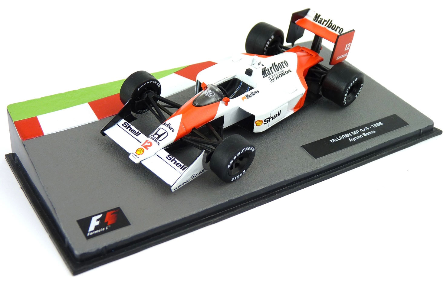 PANINI McLaren MP4/4 (1988) Aryton Senna #12 championship winning car 1:43