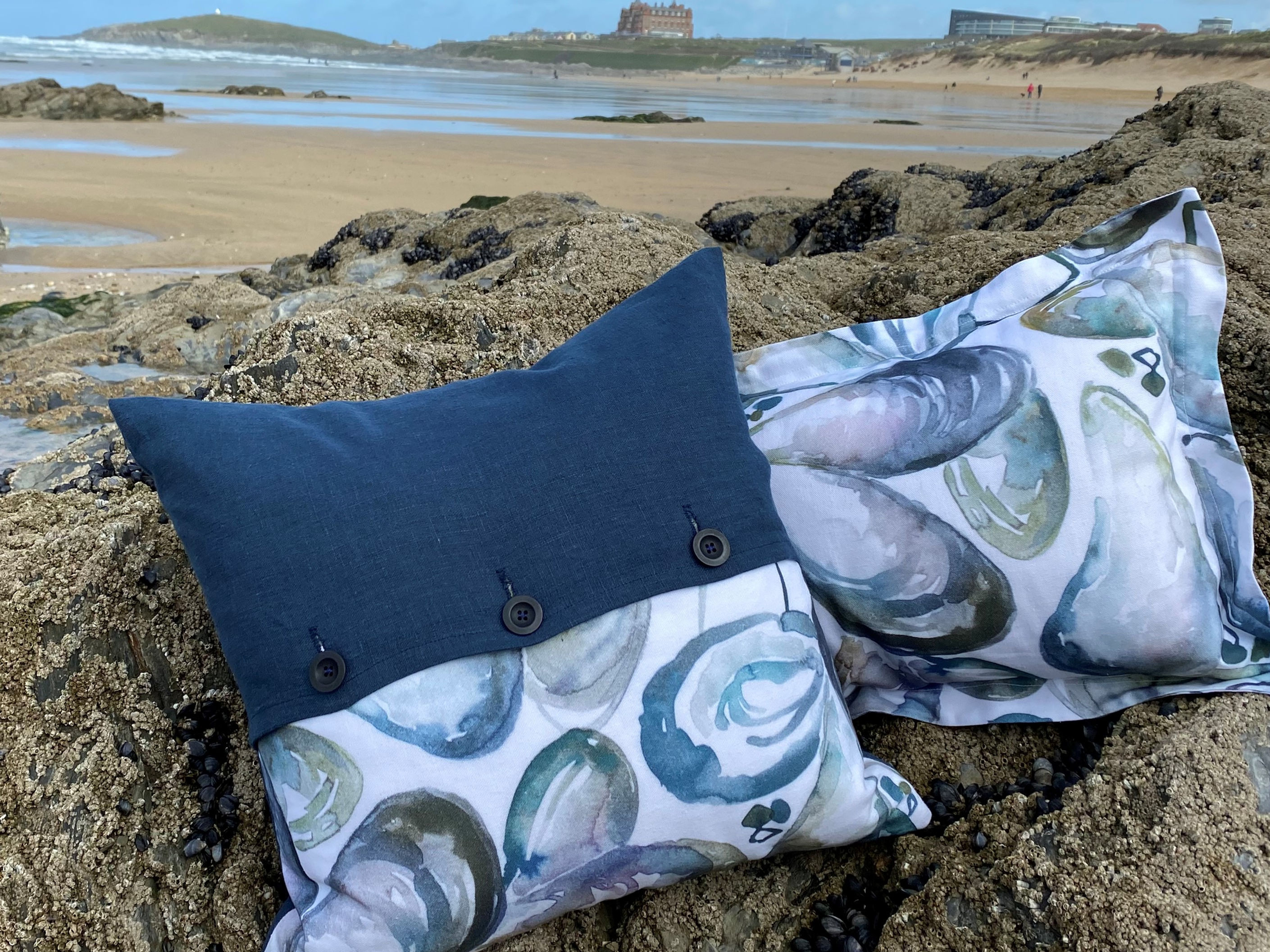 Mussel Cushion (square)