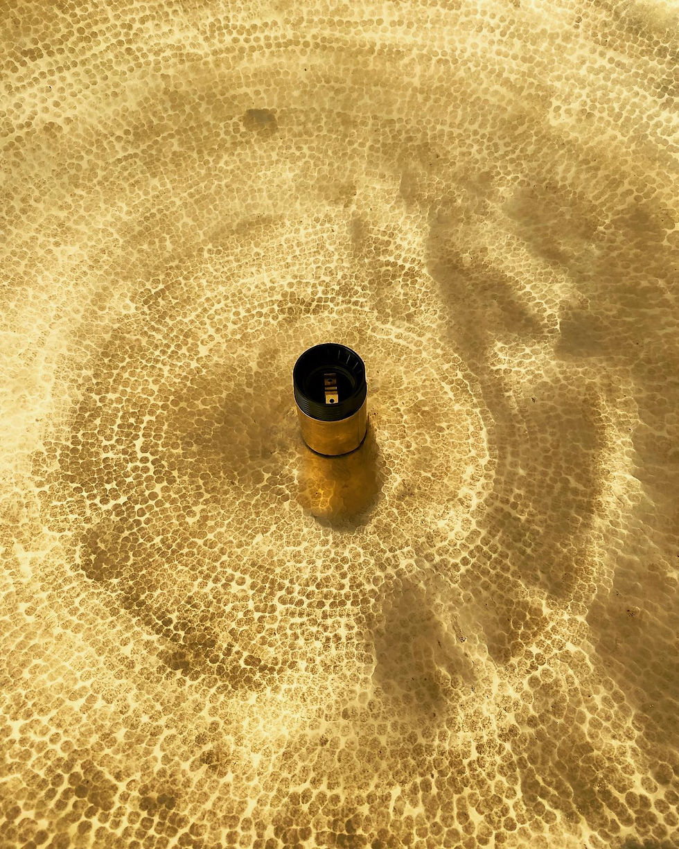 Miniature : Suspension feuille de lotus martelé en laiton