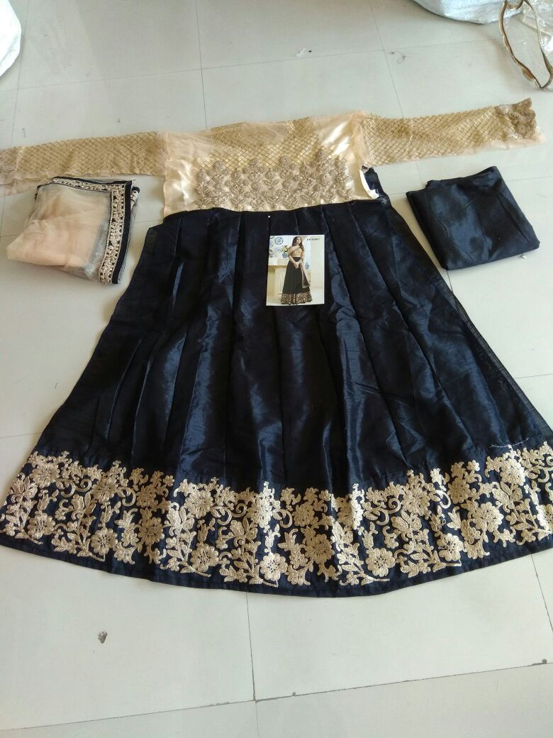 Thumbnail: Malbari Silk and  Net
Top Colour 
