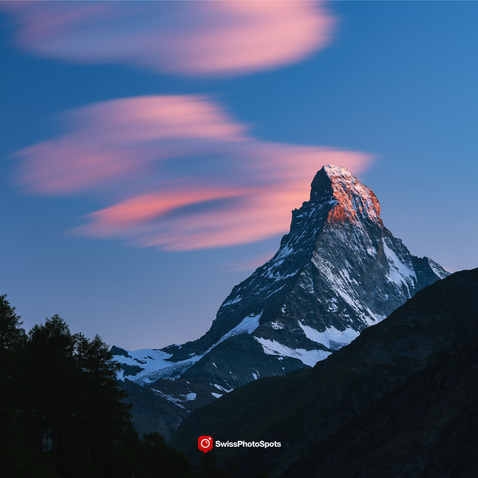 Matterhorn mit rosa Wolken, Schweiz