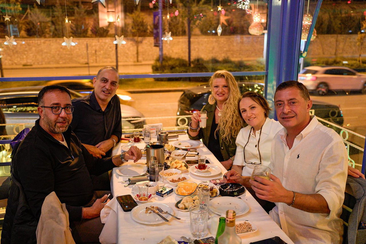 Beysukent-is-cikisi-arkadas-grubu-aksam-yemegi-sohbeti