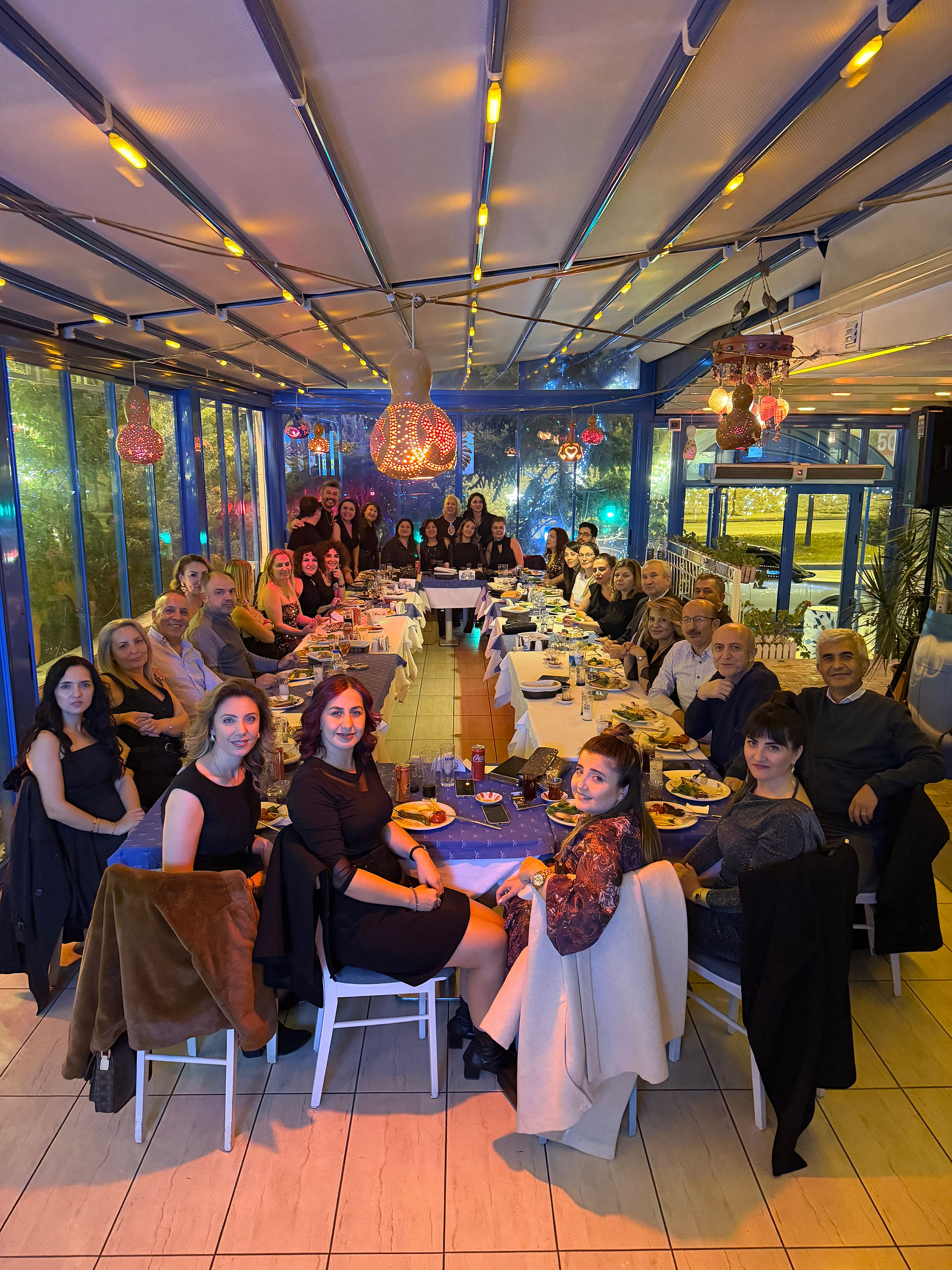 Ankara Beysukent Mutlukent’te Kepos Balık Evi’nin grup yemeğine uygun salon atmosferi