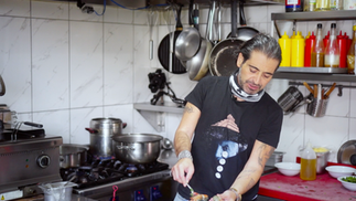 Professional kitchen techniques and Chef Hazer Amani’s performance at Kepos Balık Evi.