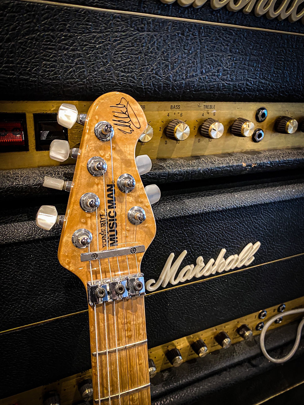 Thumbnail: Musicman Axis natural 1995 