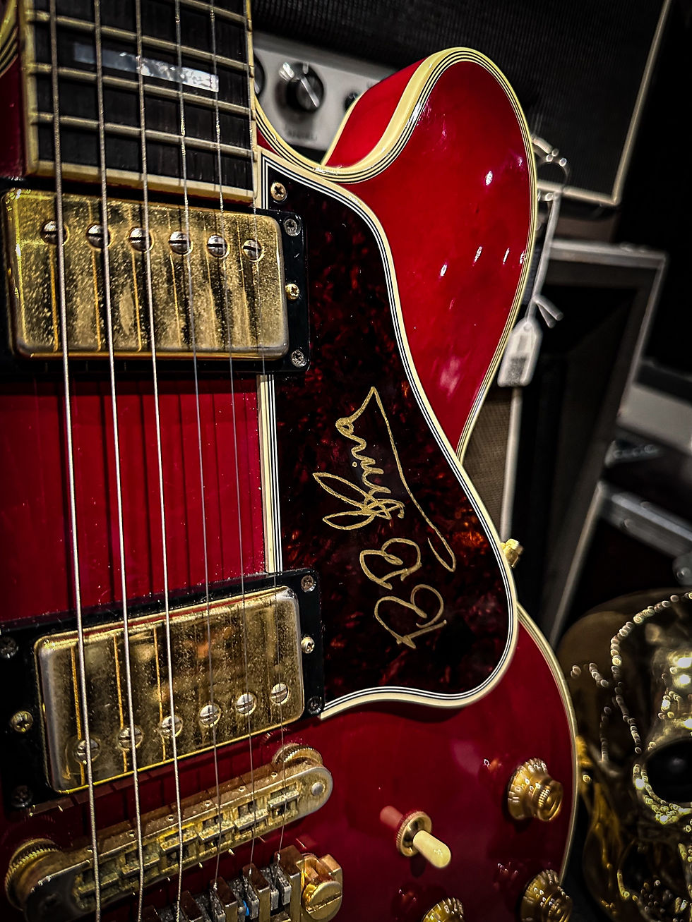 Thumbnail: Gibson BB.King Lucille 2001 signed 